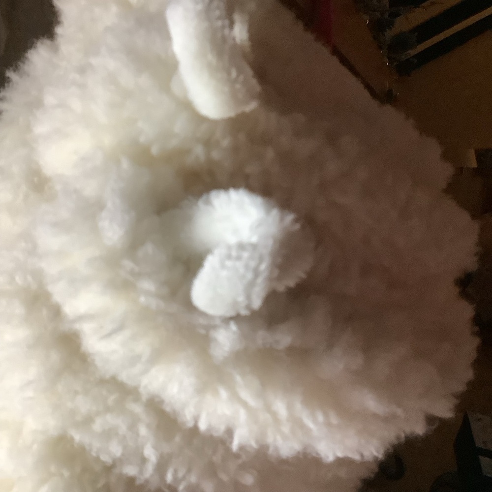 Four Tahari Fluffy White Christmas Stockings NWOT - Picture 4 of 12